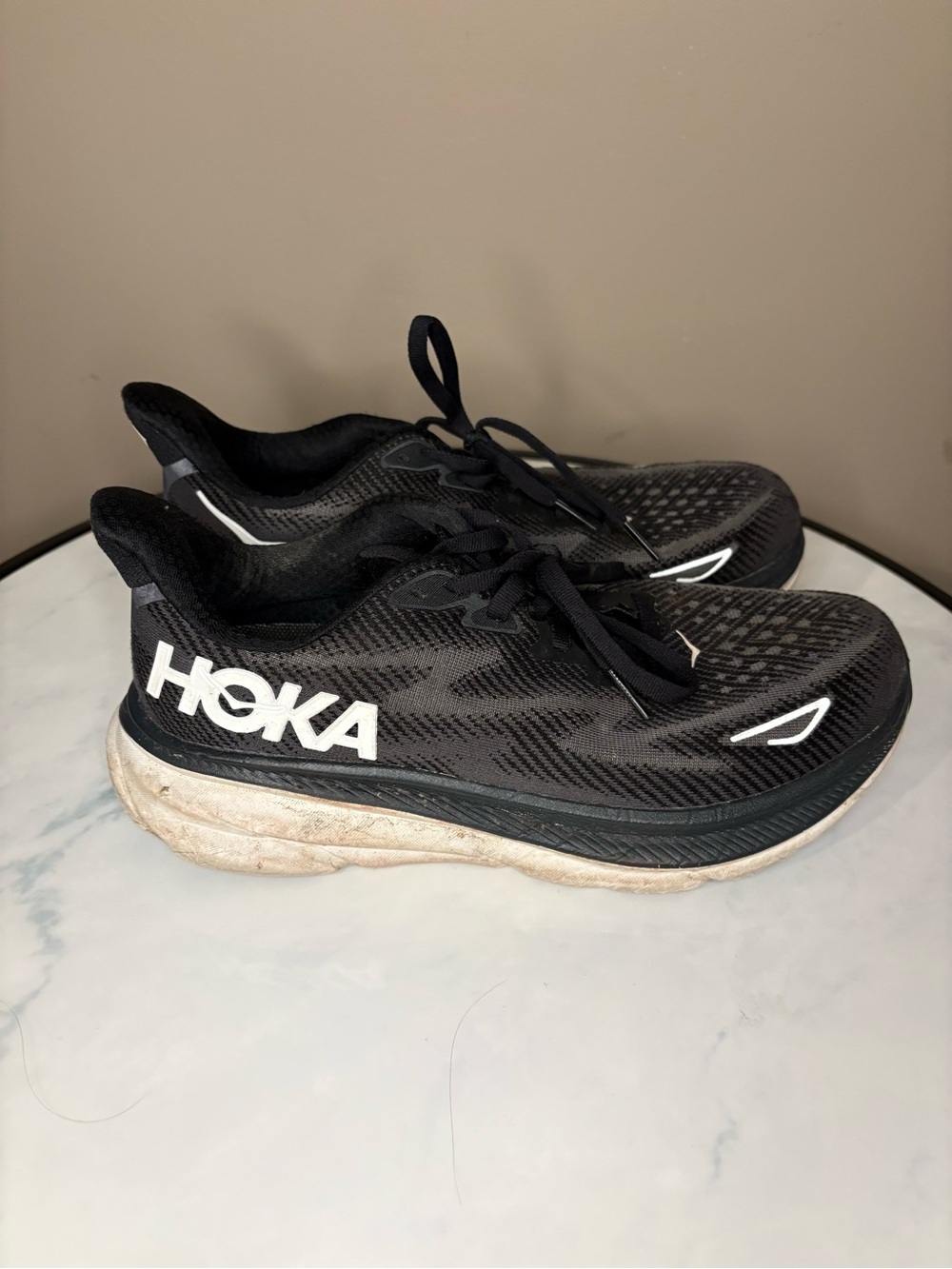 HOKA One One Clifton 9 Women’s Running Shoes US 7.5 B Black White GUC